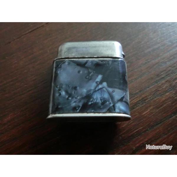 ANCIEN BRIQUET ESSENCE AVEC TAXE