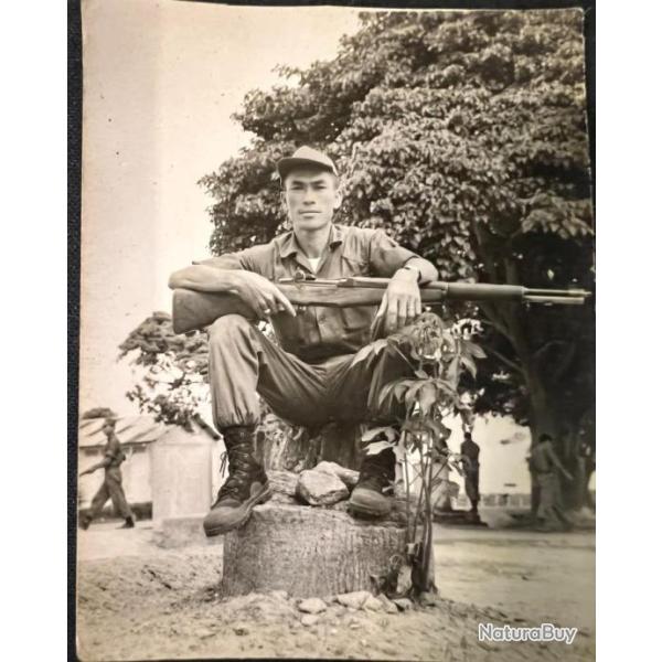 Photo originale D'un soldat ARVN Vietnam avec son arme fusil Garand M1