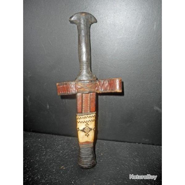 BEAU COUTEAU DE BRAS HAOUSSA DES ANNEES 1920, AFRIQUE CENTRALE