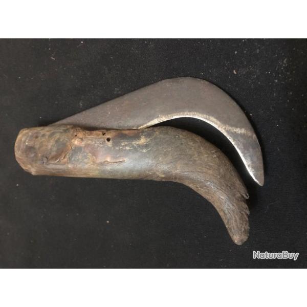 tres grand couteau serpette manche en corne ancienne