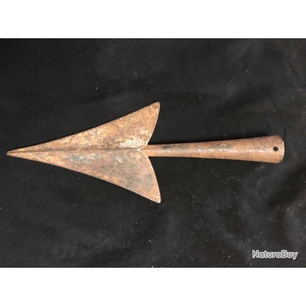 tres ancienne pointe de lance a douille