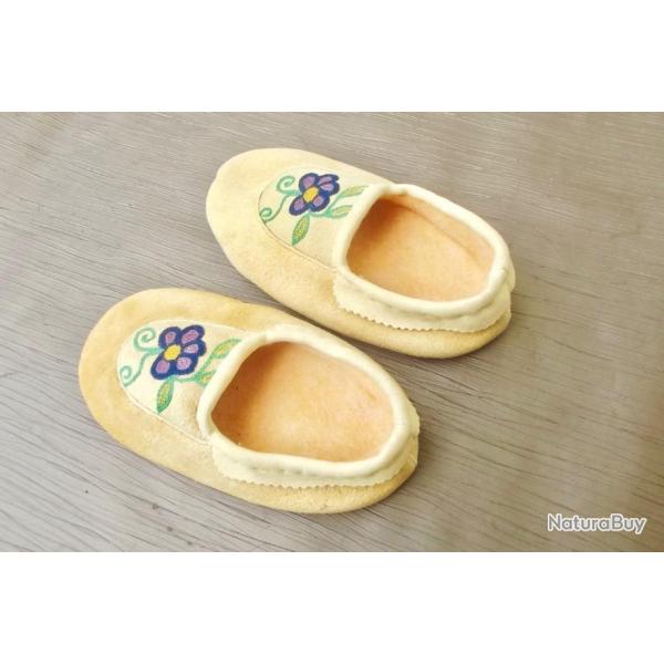 PAIRE DE MOCASSINS CREES