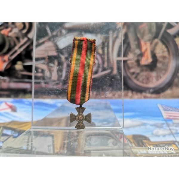 En r�duction - Croix du combattant volontaire  - 4a.