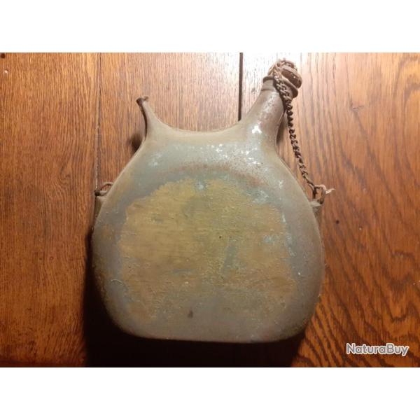 Gourde fran�aise ww1 avec reste de peinture . Coloniale ?