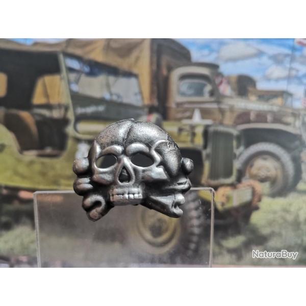 T�te de mort de cavalerie Allemagne WW2 (reproduction) Hauteur 25 mm Largeur 30 mm