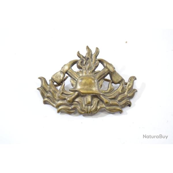Insigne de casque ?  Allemand ?  sapeur pompiers. A identifier