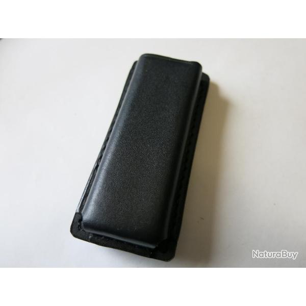 VENDU PAR CUIRASSIER11  PORTE CHARGEUR CUIR  CLIP CEINTURON MARQUE SICKINGER 9 PARA MODELE  1R