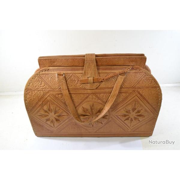 Ancienne sacoche / grand sac � main en cuir repouss�, style Afrique du Nord ou Indes ? ann�es 1950.