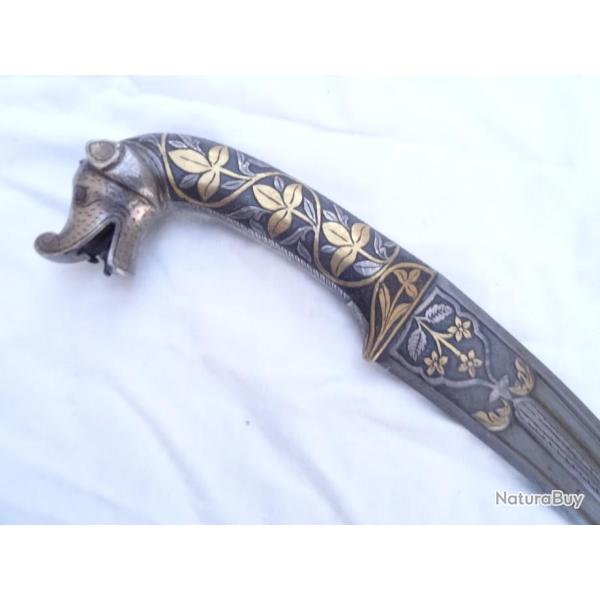 221) lot  magnifique poignard en acier poigne a tte d'animal belle lame incruste