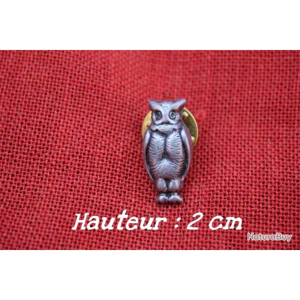 Insigne repr�sentant une chouette perch�e