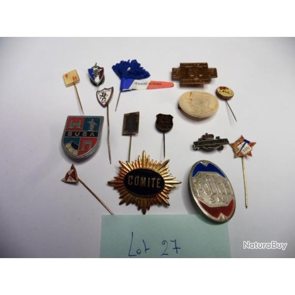 Lot 27 - Anciens petits insignes - Militaire et autres