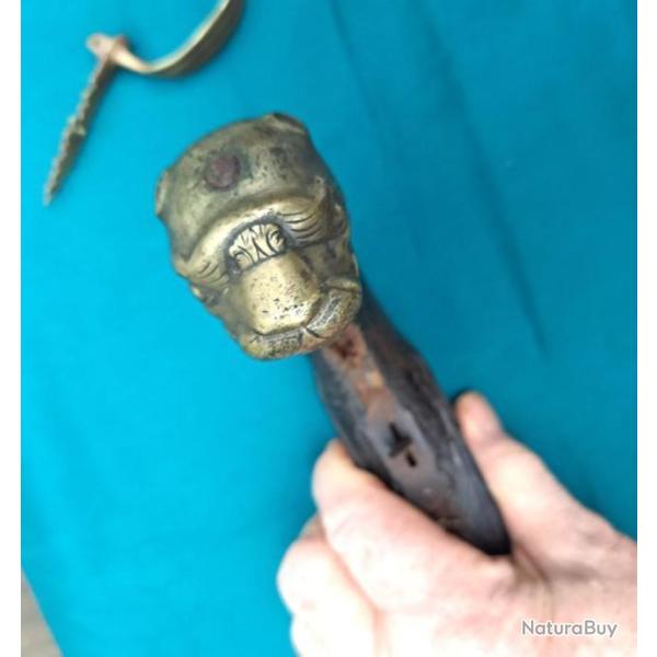 .   PISTOLET ANCIEN T�TE DE LION � � RESTAURER