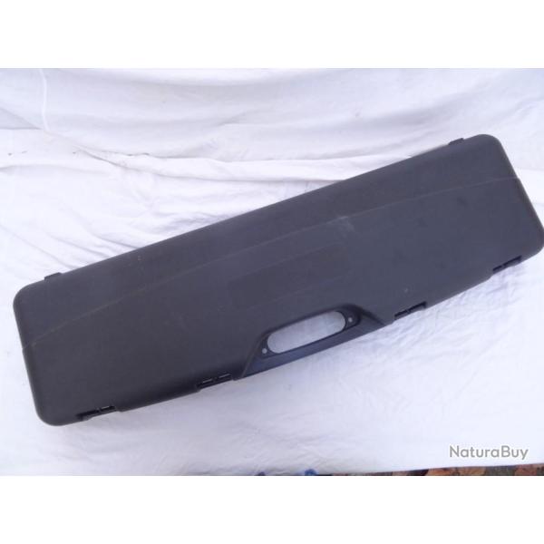 032 ) lot mallette mat�riau composite , protection  fusils , carabine ou autres armes