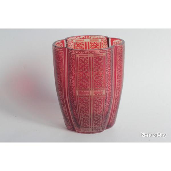 Verre quadrilob� �maill� rouge XIXe si�cle