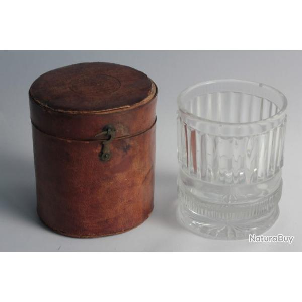 Gobelet de voyage cristal �tui cuir XIXe si�cle