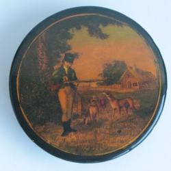 Boite ronde carton bouilli laqué peint Chasseur