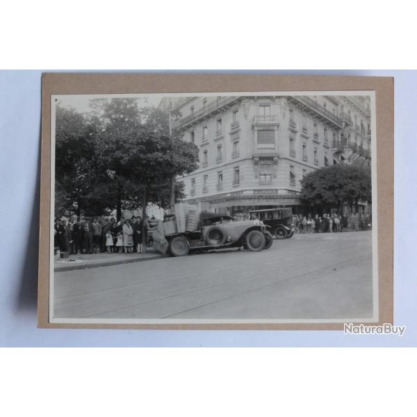 Photographie Accident automobile Caf� de la poste Police Gen�ve Suisse