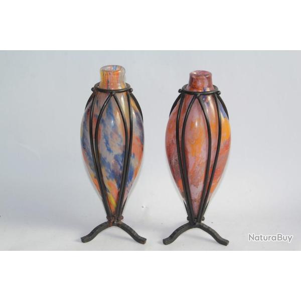 Paire vases verre souffl� monture fer forg�