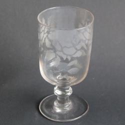 Ancien verre décor gravé Roses