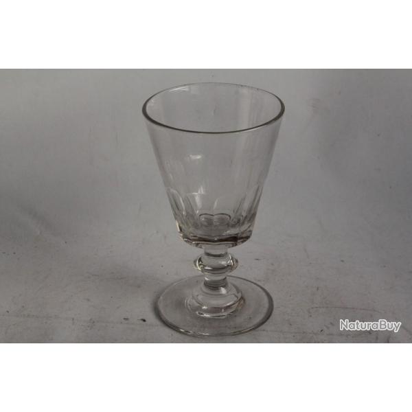Ancien verre � absinthe