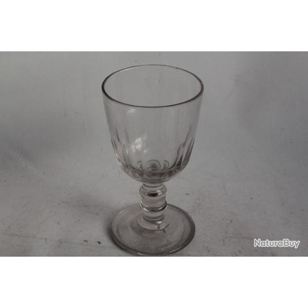 Ancien verre � absinthe