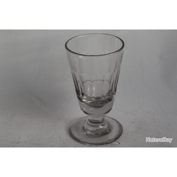 Ancien verre � absinthe
