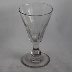 Ancien verre à absinthe avec dose