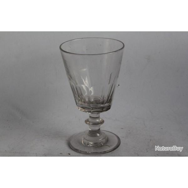 Ancien verre � absinthe