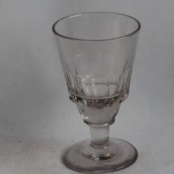 Ancien verre &agrave; absinthe