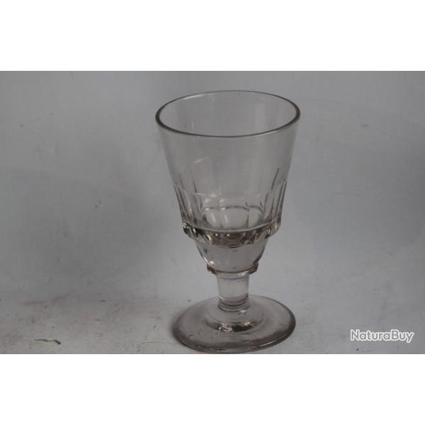 Ancien verre � absinthe