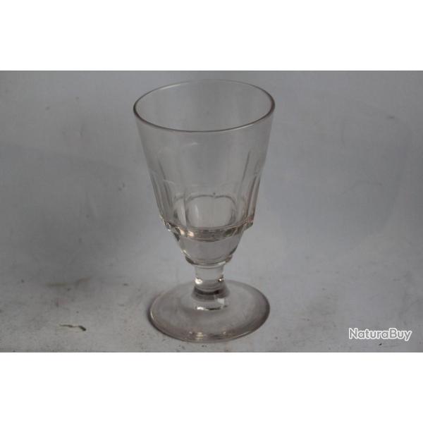 Ancien verre � absinthe