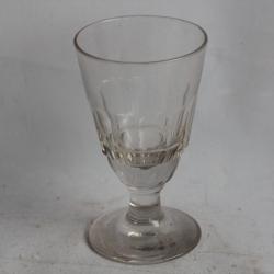 Ancien verre &agrave; absinthe