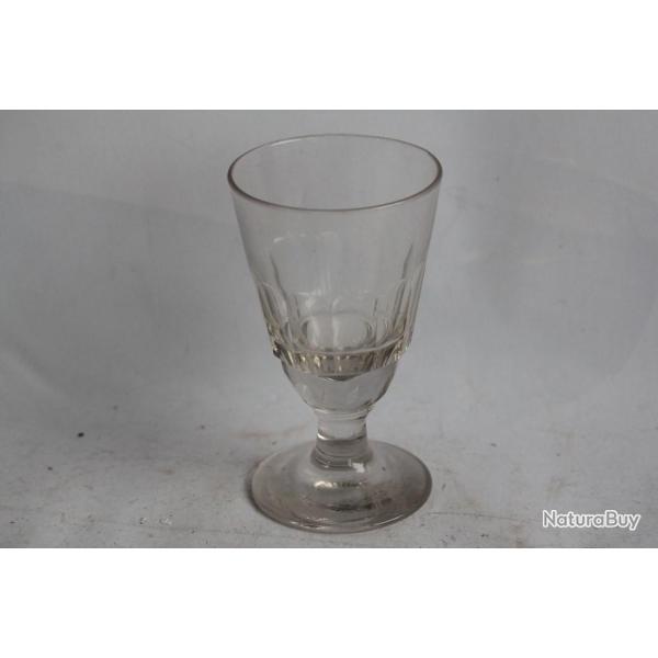 Ancien verre � absinthe