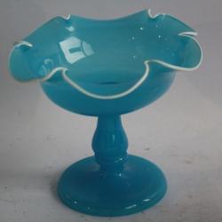 Coupe festonnée verre opalin bleu Charles X