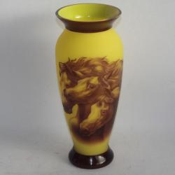 Vase verre cam&eacute;e Chevaux Frantisek Sebestaafter R&eacute;publique tch&egrave;que