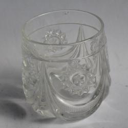 Ancien gobelet cristal moul&eacute; et grav&eacute;