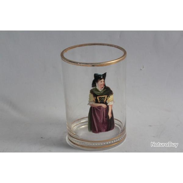 Verre �maill� Personnage costume populaire Suisse Folklore