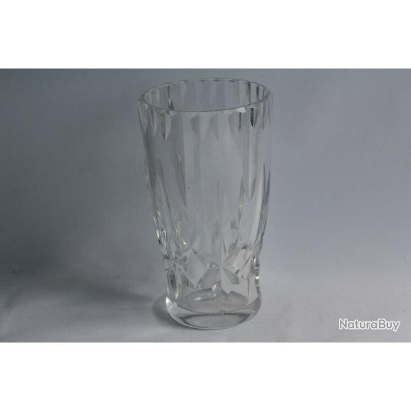 BACCARAT Vase cristal taill� �toile