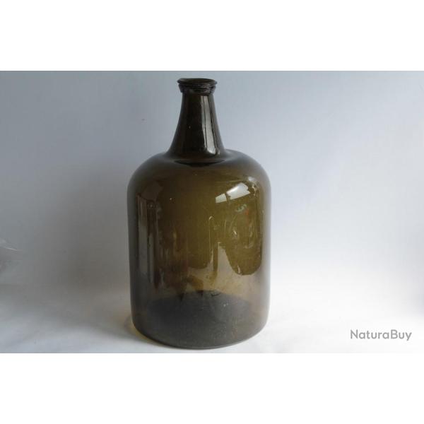Grande et ancienne bouteille verre souffl�