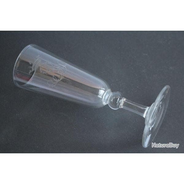 Ancien verre cristal grav� Couronne de Marquis MB