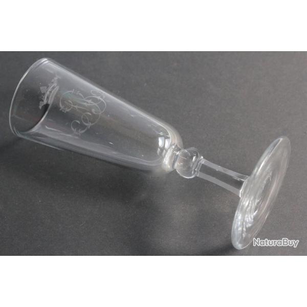 Ancien verre cristal grav� Couronne de Marquis MB
