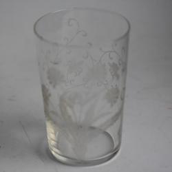 Ancien verre d&eacute;cor grav&eacute;