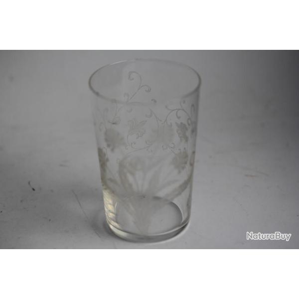 Ancien verre d�cor grav�