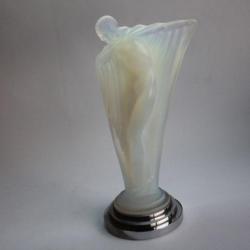 Edmond Etling femme nue drapée Verre opalescent Art déco Lucile Sevin