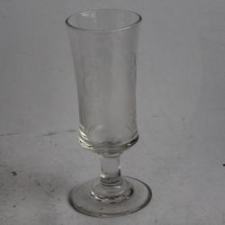 Ancien verre souffl&eacute; grav&eacute; monogramme EB