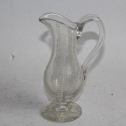 Petit pichet verre soufflé émaillé blanc