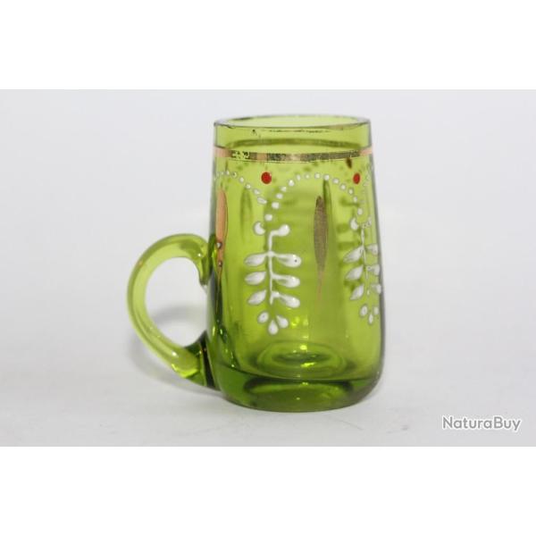 Ancien verre � liqueur vert �maill�