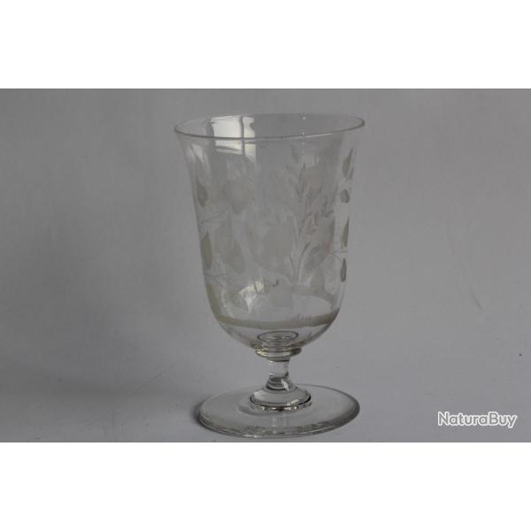Verre � pied cristal grav�