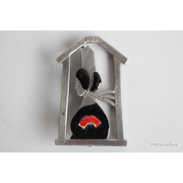 Insigne argent �maill� Bretonne 1939 Art populaire Costume Bigouden
