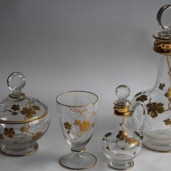 Service à sirop cristal émaillé or Baccarat ?